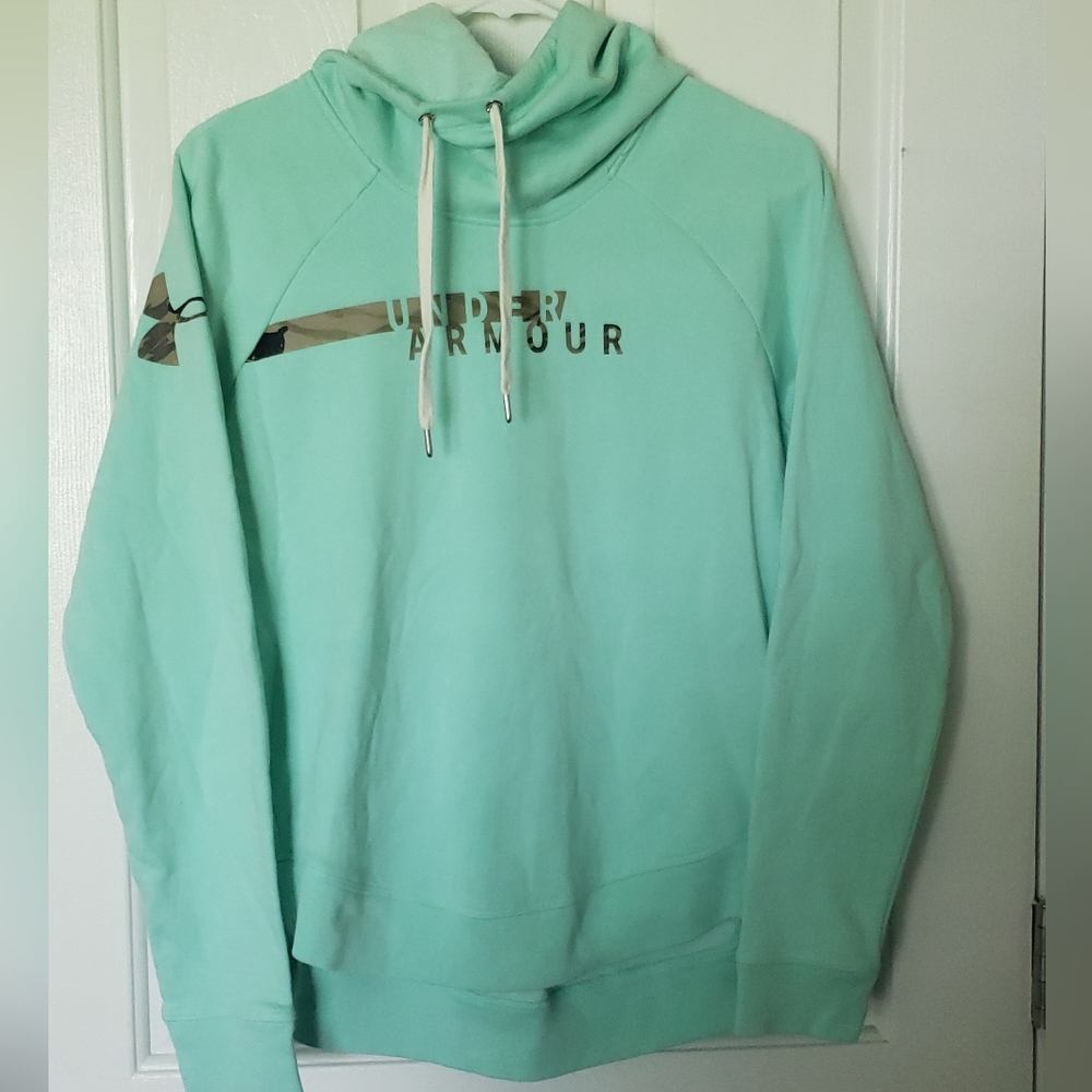 Medium women Under Armour w/camo sweatshirt
